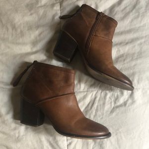 STEVE MADDEN Cognac Booties Size 8.5